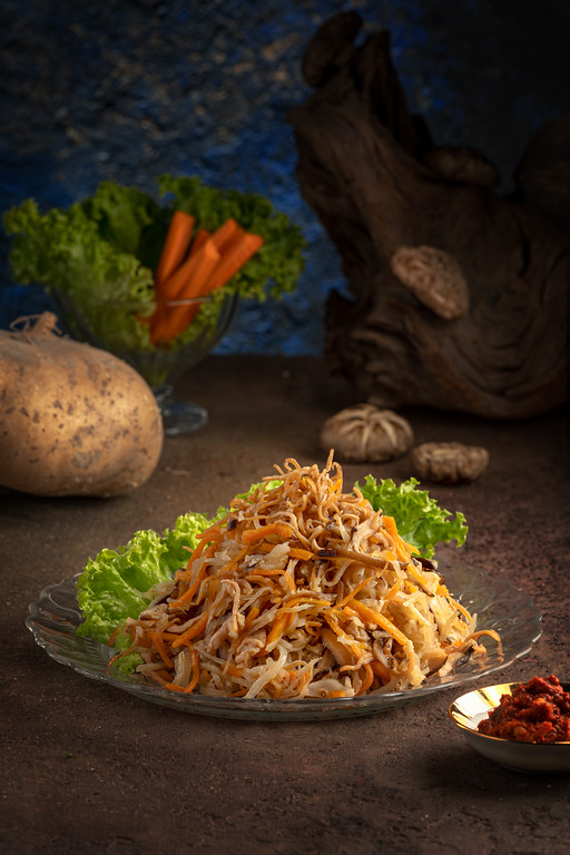 Jiu Hu Char — stir-fried shredded jicama with cuttlefish