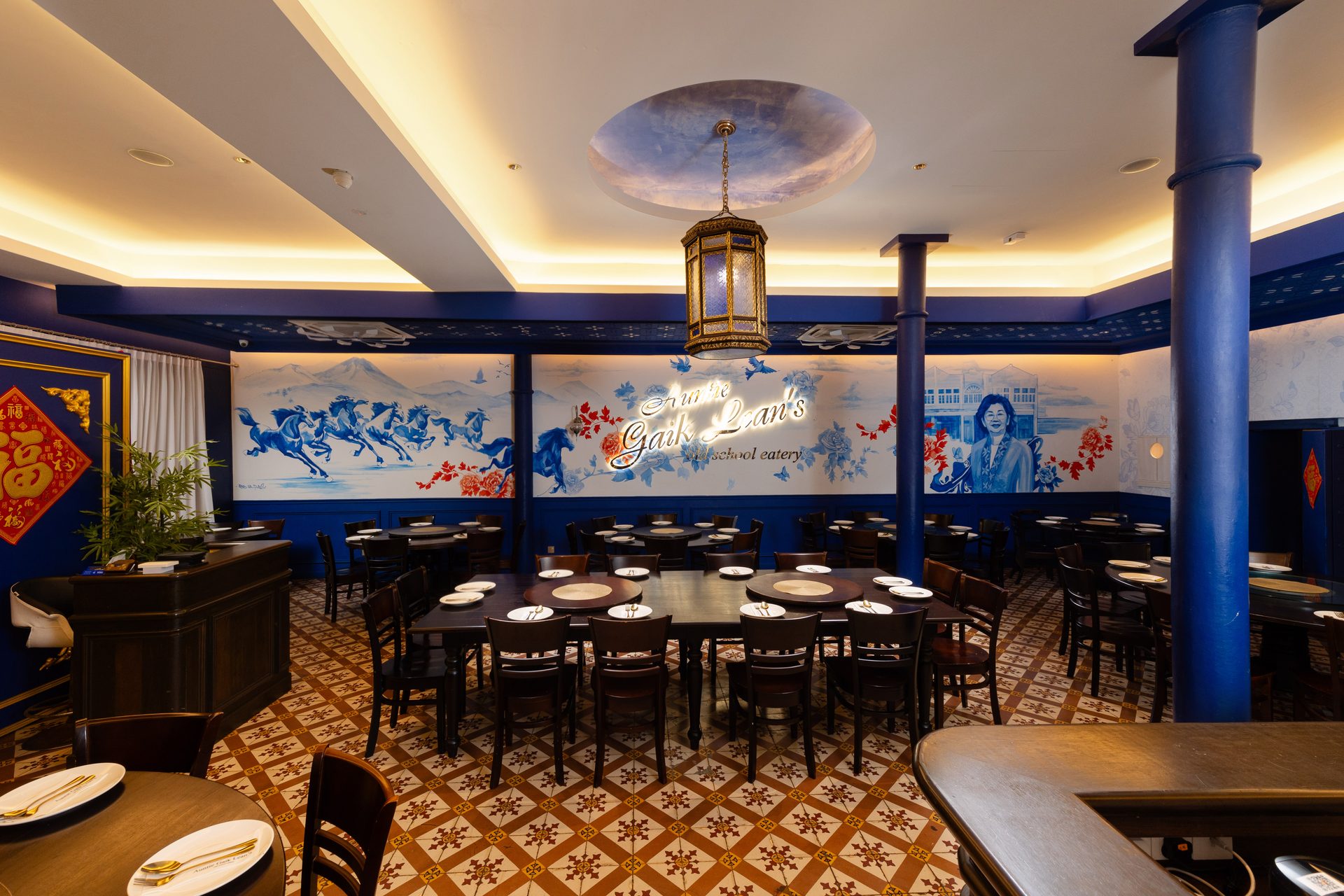 Dining atmosphere at Auntie Gaik Lean's Old School Eatery